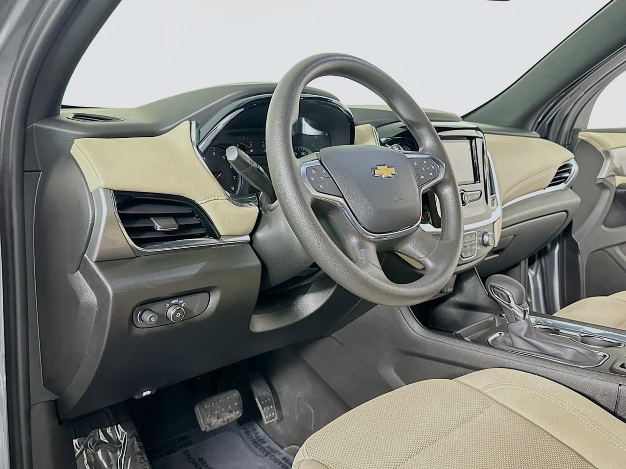 Used 2023 Chevrolet Traverse LS image 35