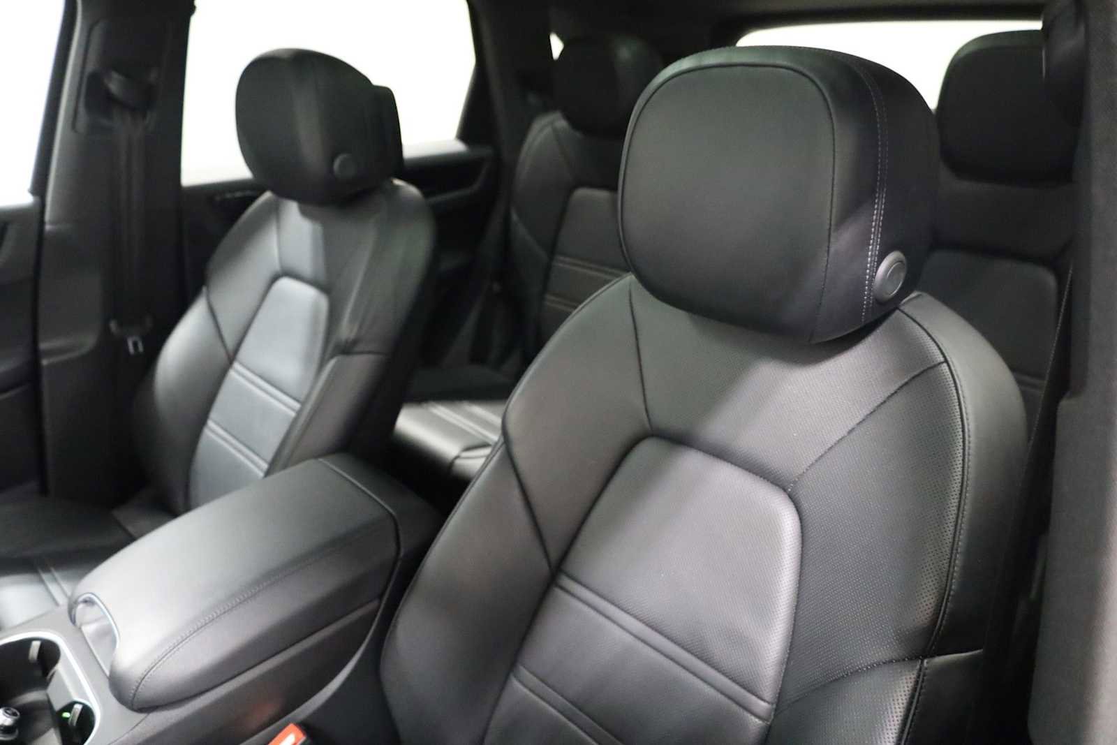 Used 2021 Porsche Cayenne image 19