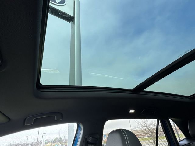 Used 2025 Volkswagen Atlas Cross Sport SE w/ Panoramic Sunroof Package image 18