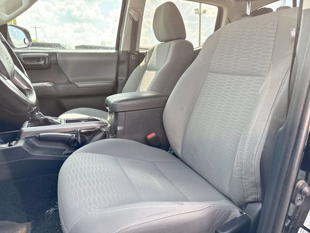Used 2017 Toyota Tacoma SR5 w/ Tow Package RWD image 13