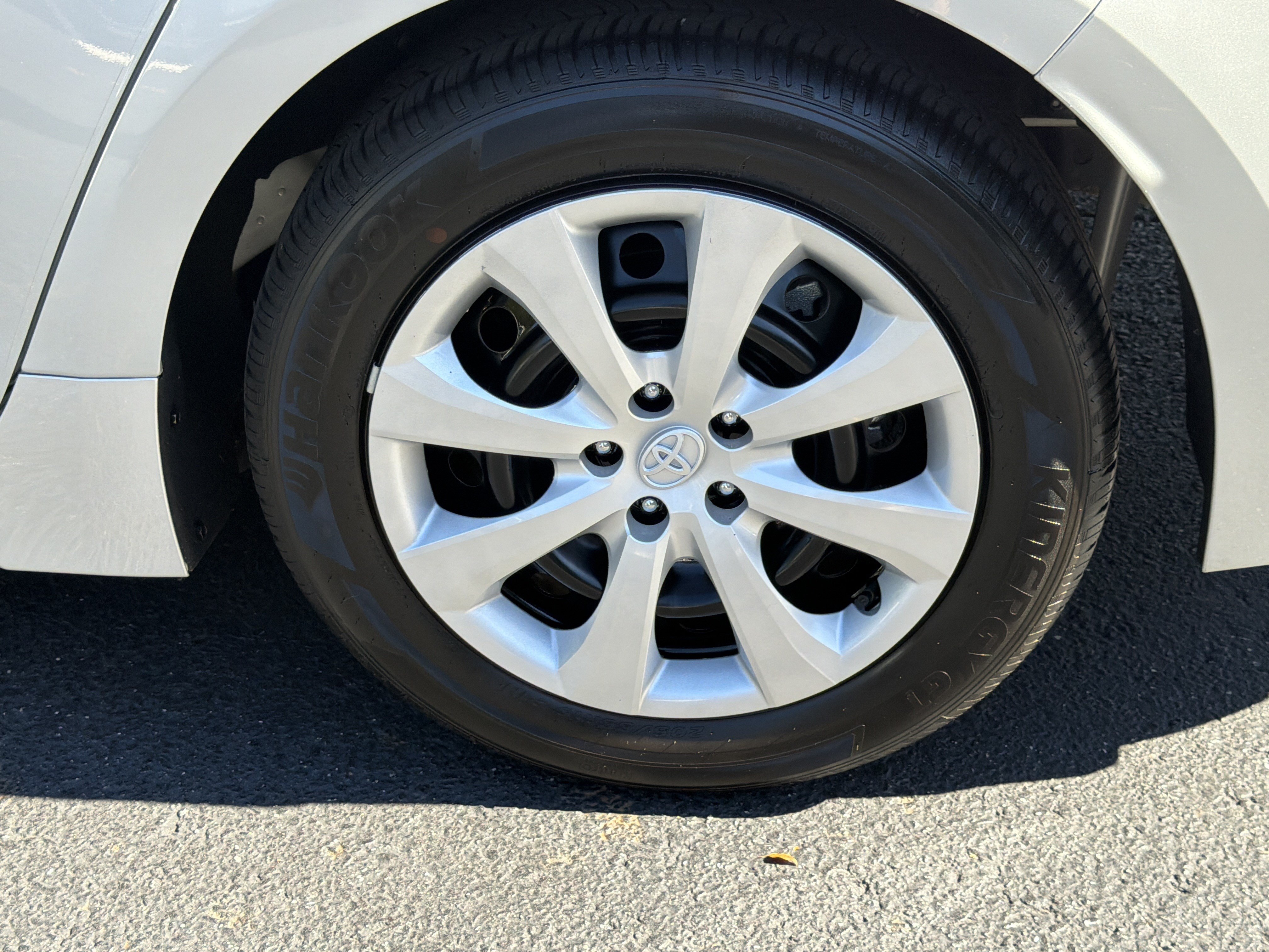 Used 2024 Toyota Corolla LE FWD image 19
