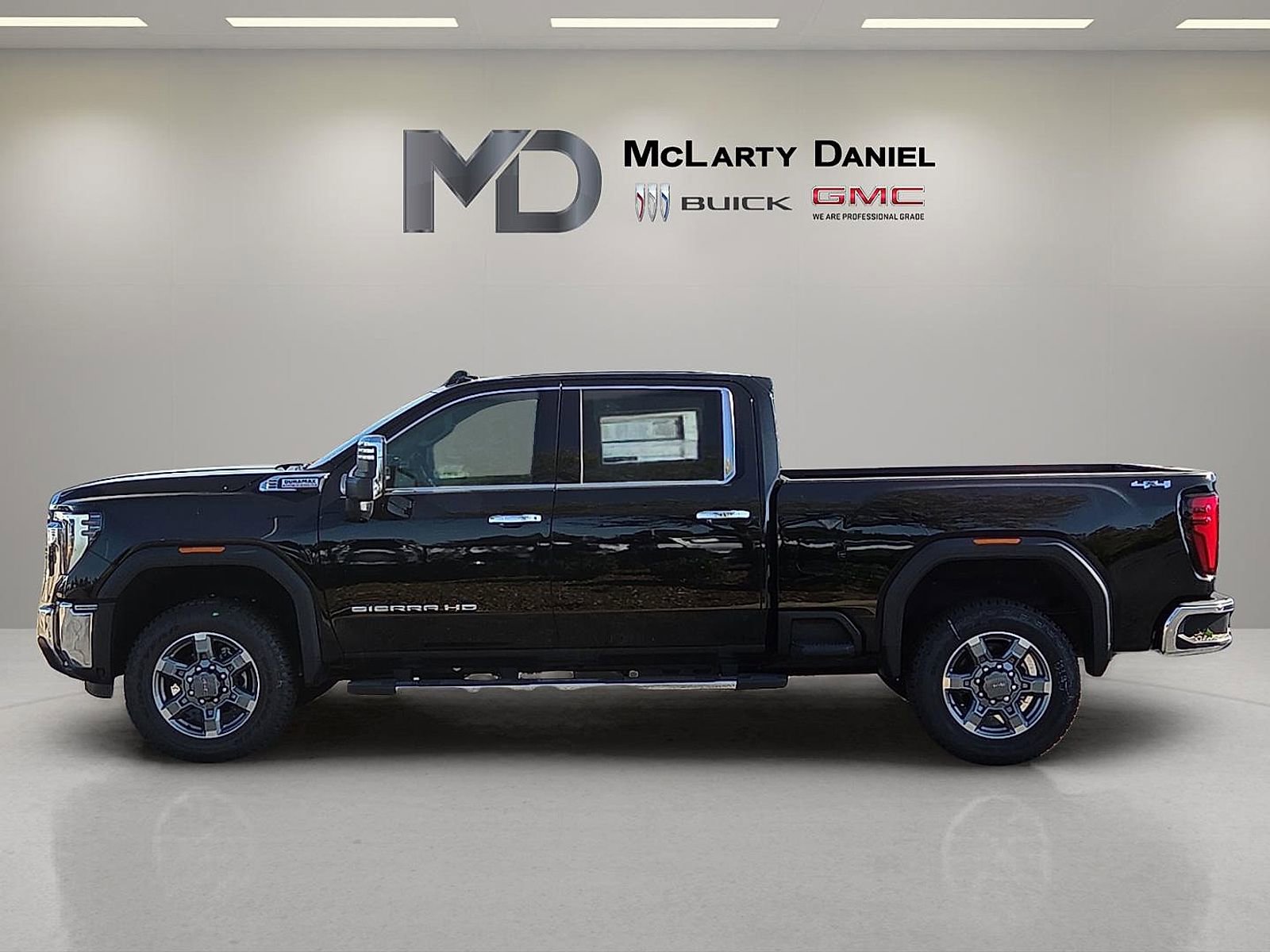 New 2025 GMC Sierra 2500 SLT w/ SLT Convenience Package AWD/4WD image 3