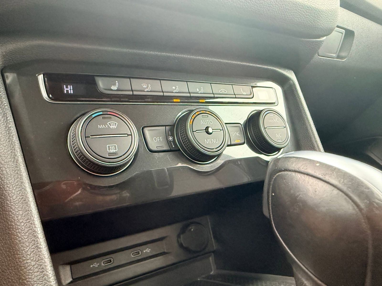 Used 2021 Volkswagen Tiguan SE image 28