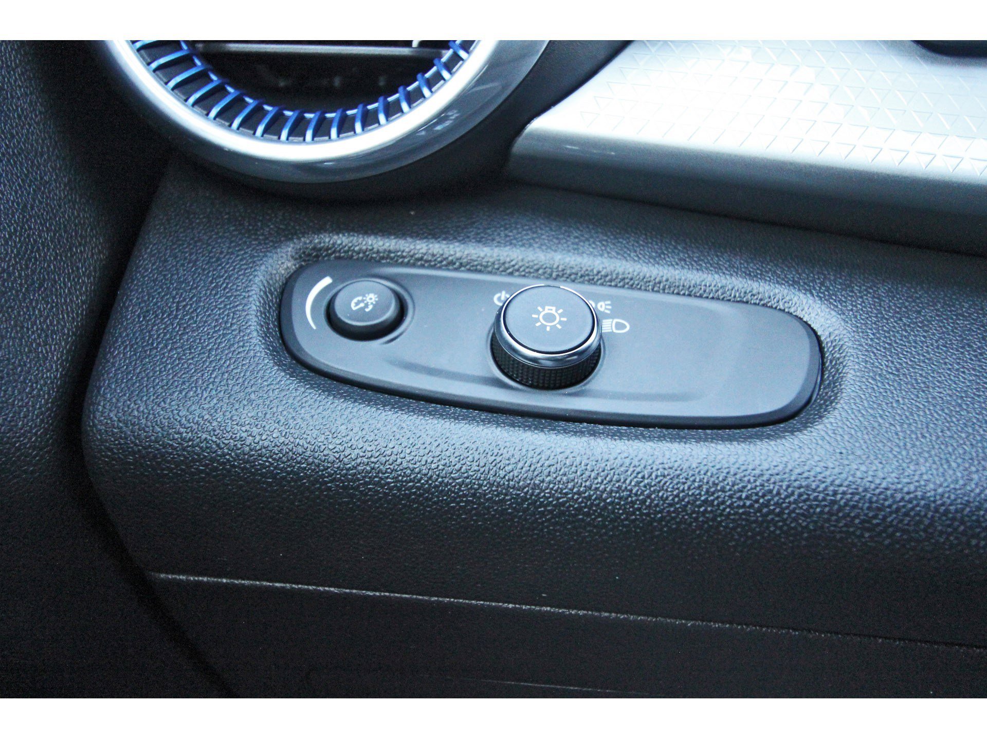 Used 2024 Chevrolet Trax LT w/ Driver Confidence Package image 21