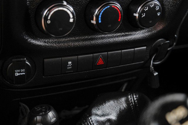 Used 2015 Jeep Wrangler Sport w/ Mopar Black Appearance Group AWD/4WD image 17
