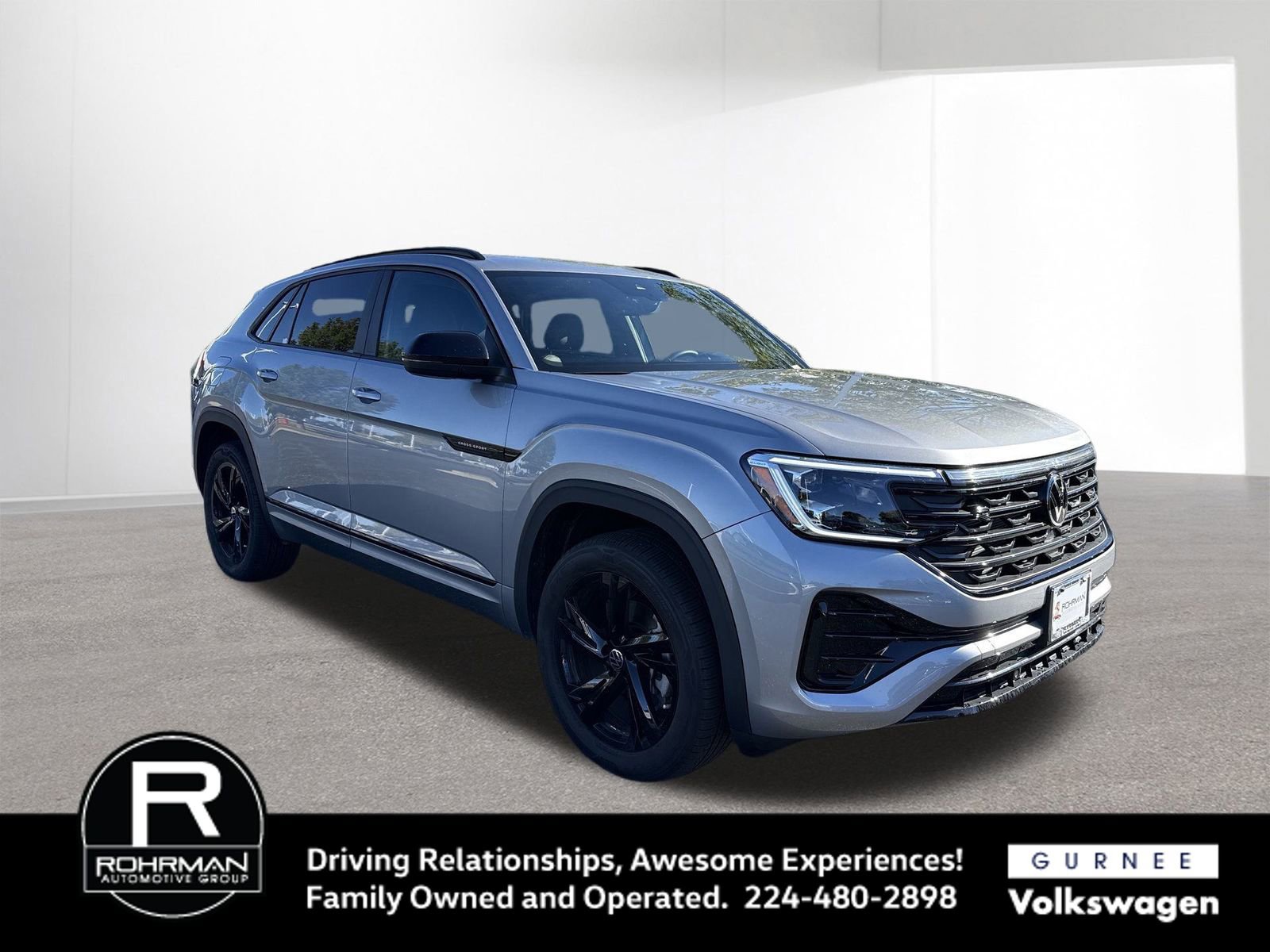 Used 2025 Volkswagen Atlas Cross Sport SEL R-Line image 2