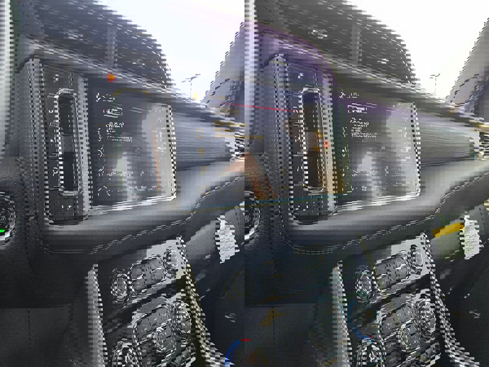 Used 2023 GMC Yukon Denali image 17