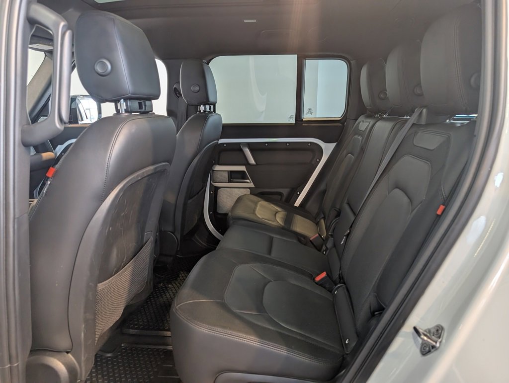 Used 2023 Land Rover Defender 130 X-Dynamic SE image 24