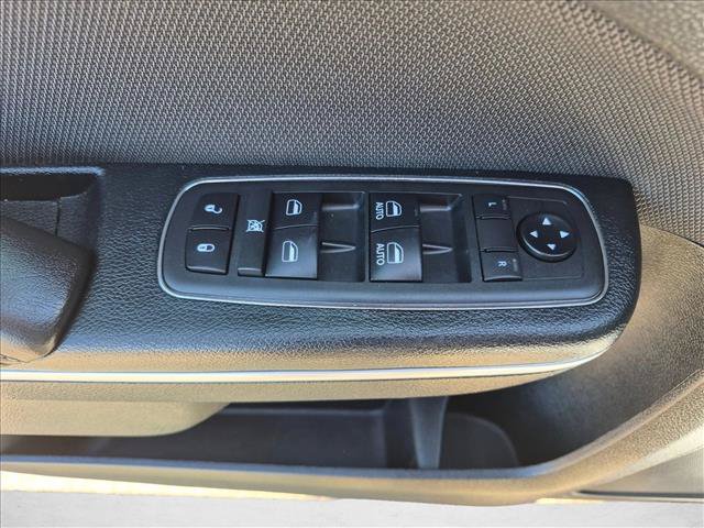 Used 2018 Dodge Charger SXT RWD image 11