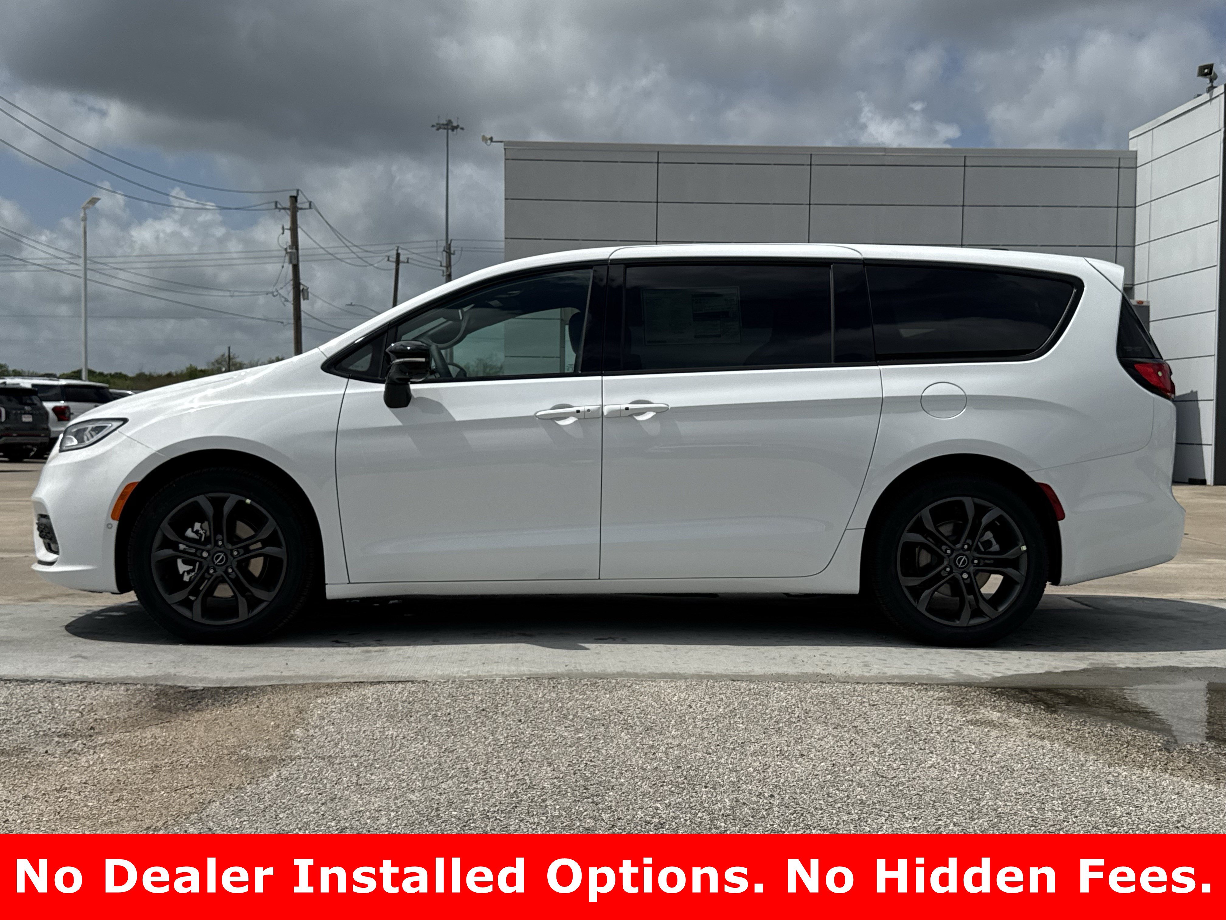 New 2026 Chrysler Pacifica Select FWD image 7