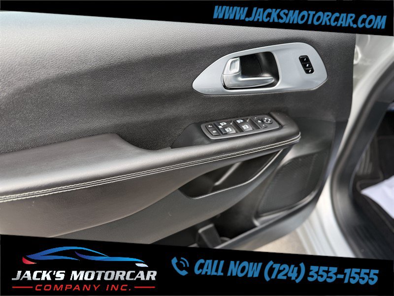 Used 2026 Chrysler Pacifica Limited FWD image 27