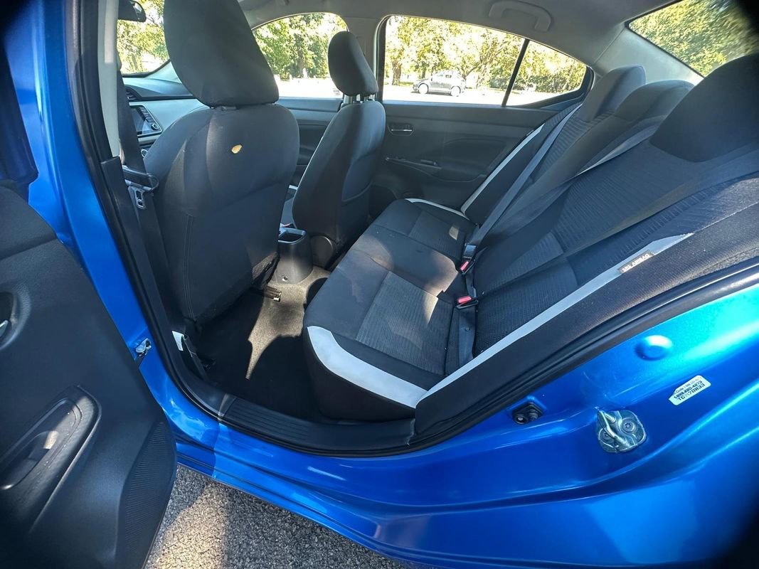 Used 2021 Nissan Versa SV image 9