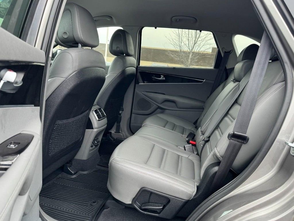 Used 2016 Kia Sorento EX w/ EX Premium Package image 10