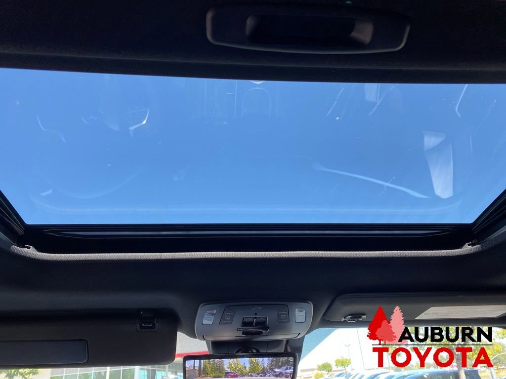 Used 2025 Toyota Sienna Platinum AWD/4WD image 34