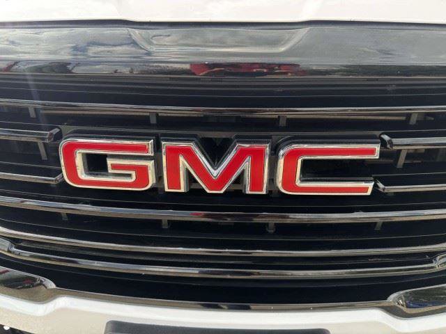 Used 2022 GMC Terrain SLE w/ Driver Convenience Package FWD image 12