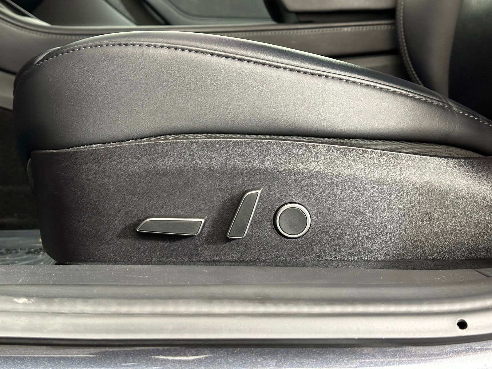 Used 2023 Tesla Model 3 Standard Range image 11