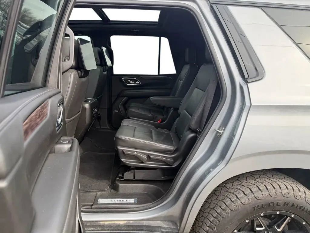 Used 2023 Chevrolet Tahoe Z71 w/ Luxury Package AWD/4WD image 31