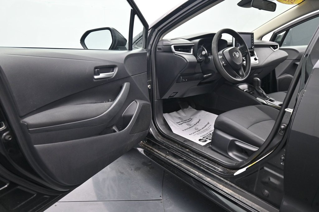 Used 2020 Toyota Corolla LE FWD image 15