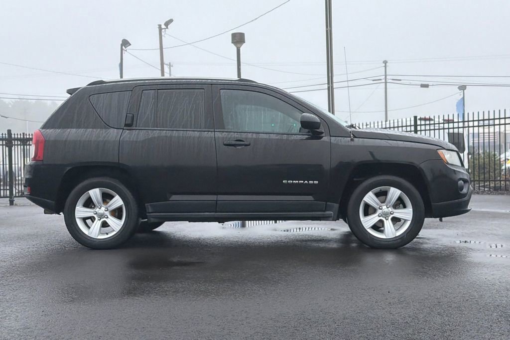 Used 2016 Jeep Compass Latitude image 3