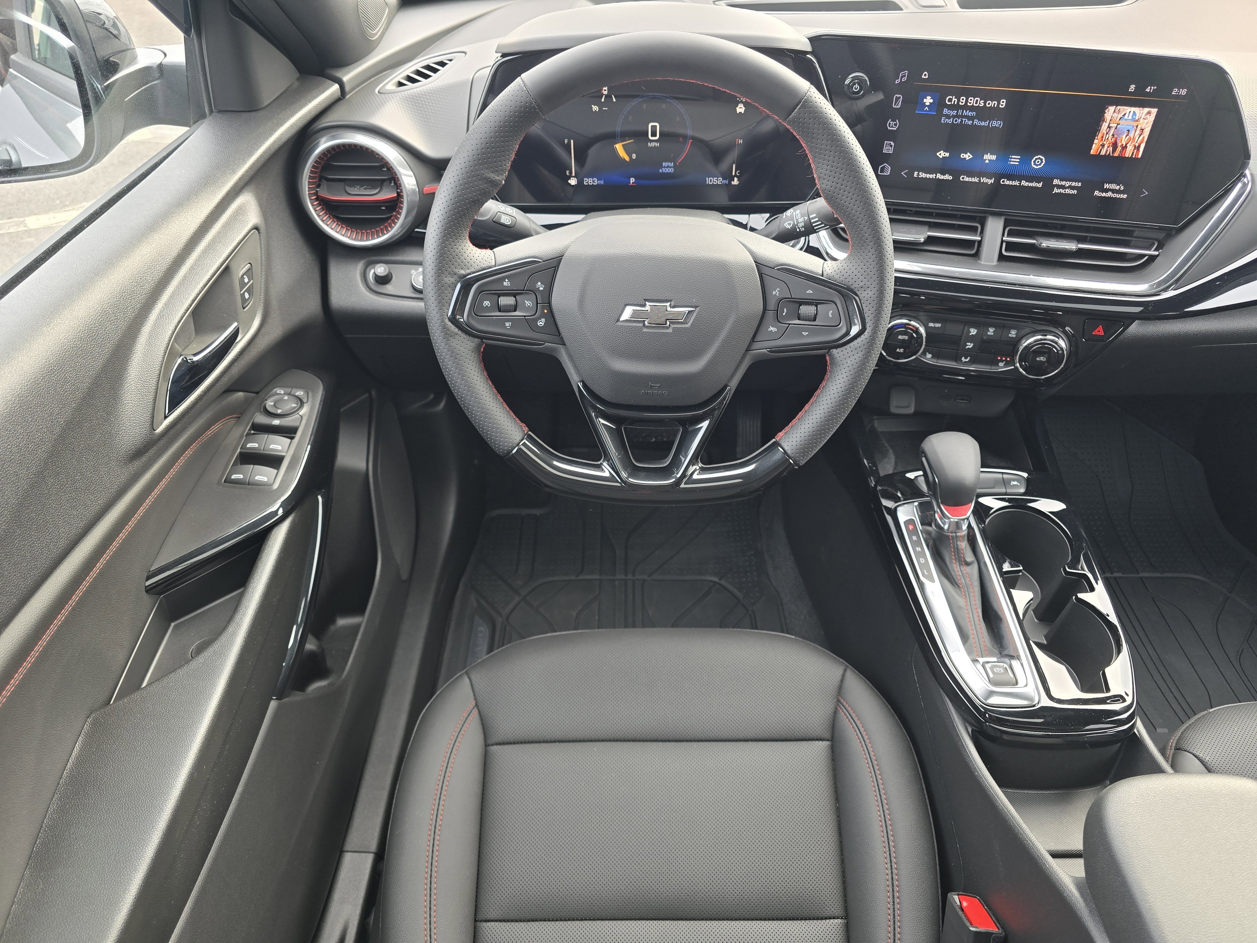 Used 2025 Chevrolet Trax RS w/ Sunroof Package image 30