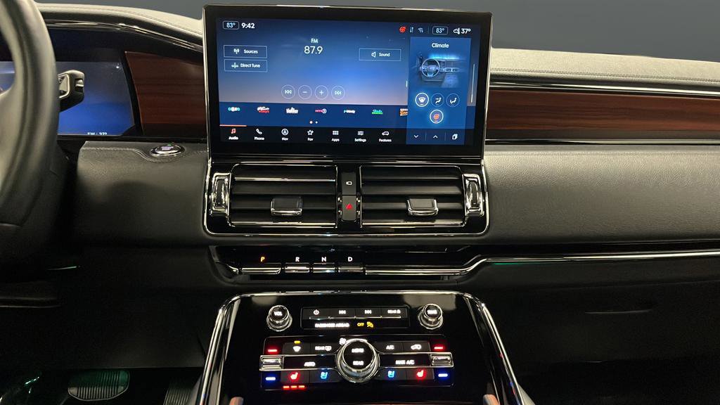 Used 2024 Lincoln Navigator Premiere AWD/4WD image 13
