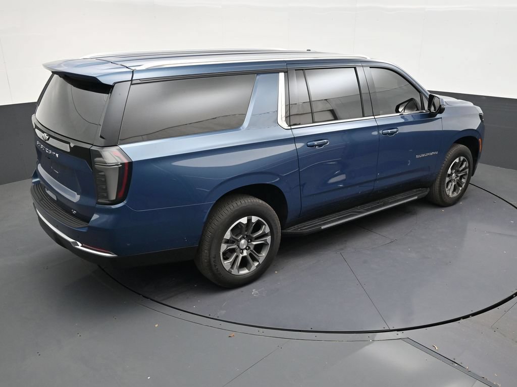 Used 2025 Chevrolet Suburban LT w/ Comfort Package RWD image 16