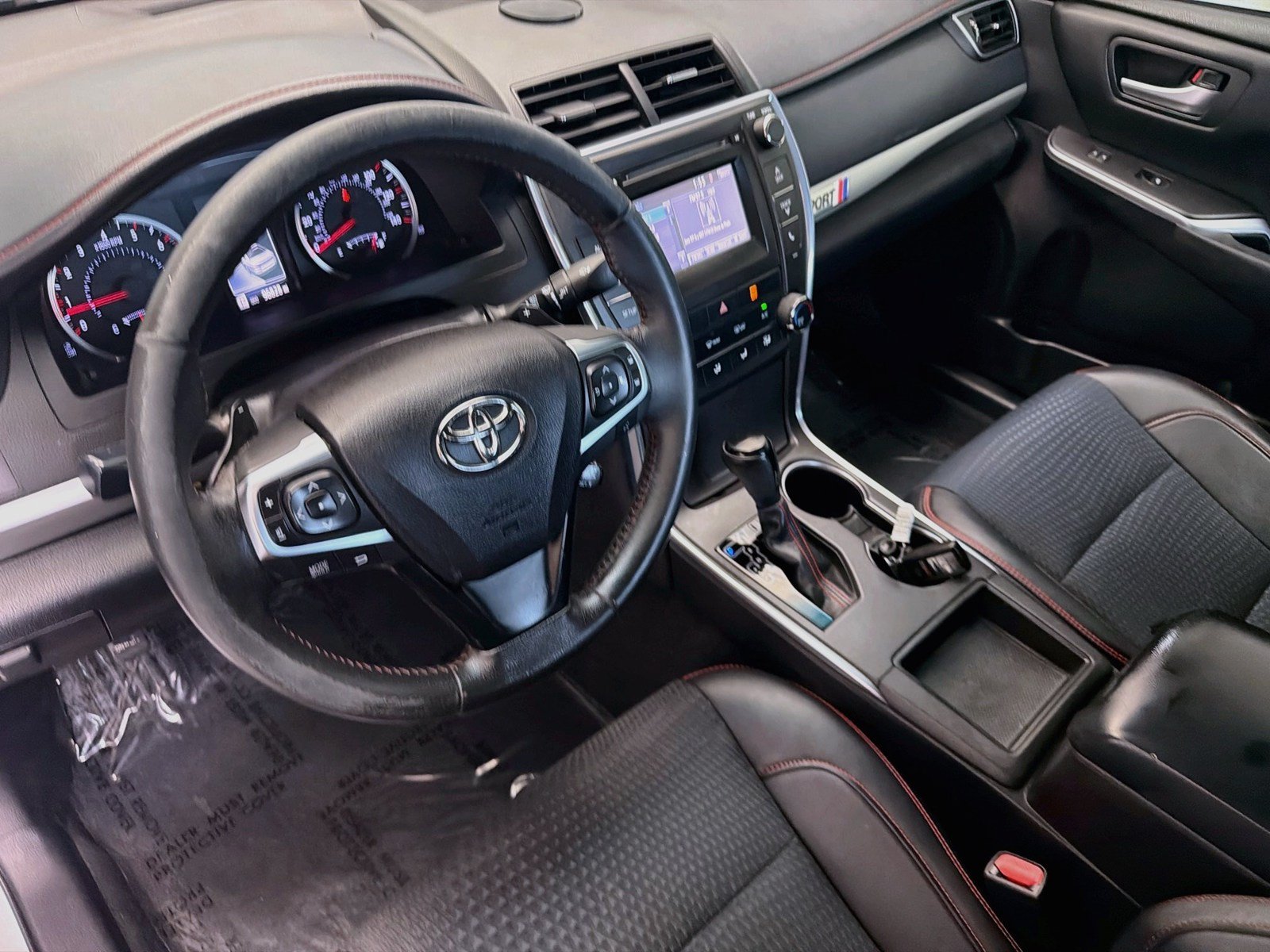 Used 2015 Toyota Camry SE FWD image 7