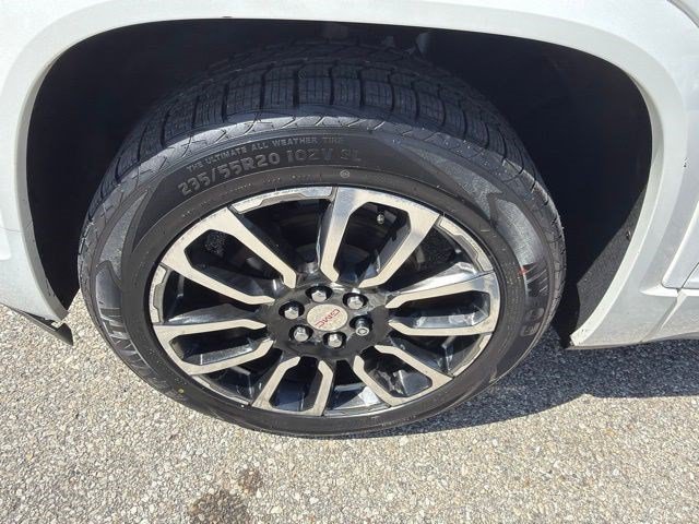 Used 2020 GMC Acadia Denali w/ Technology Package FWD image 10