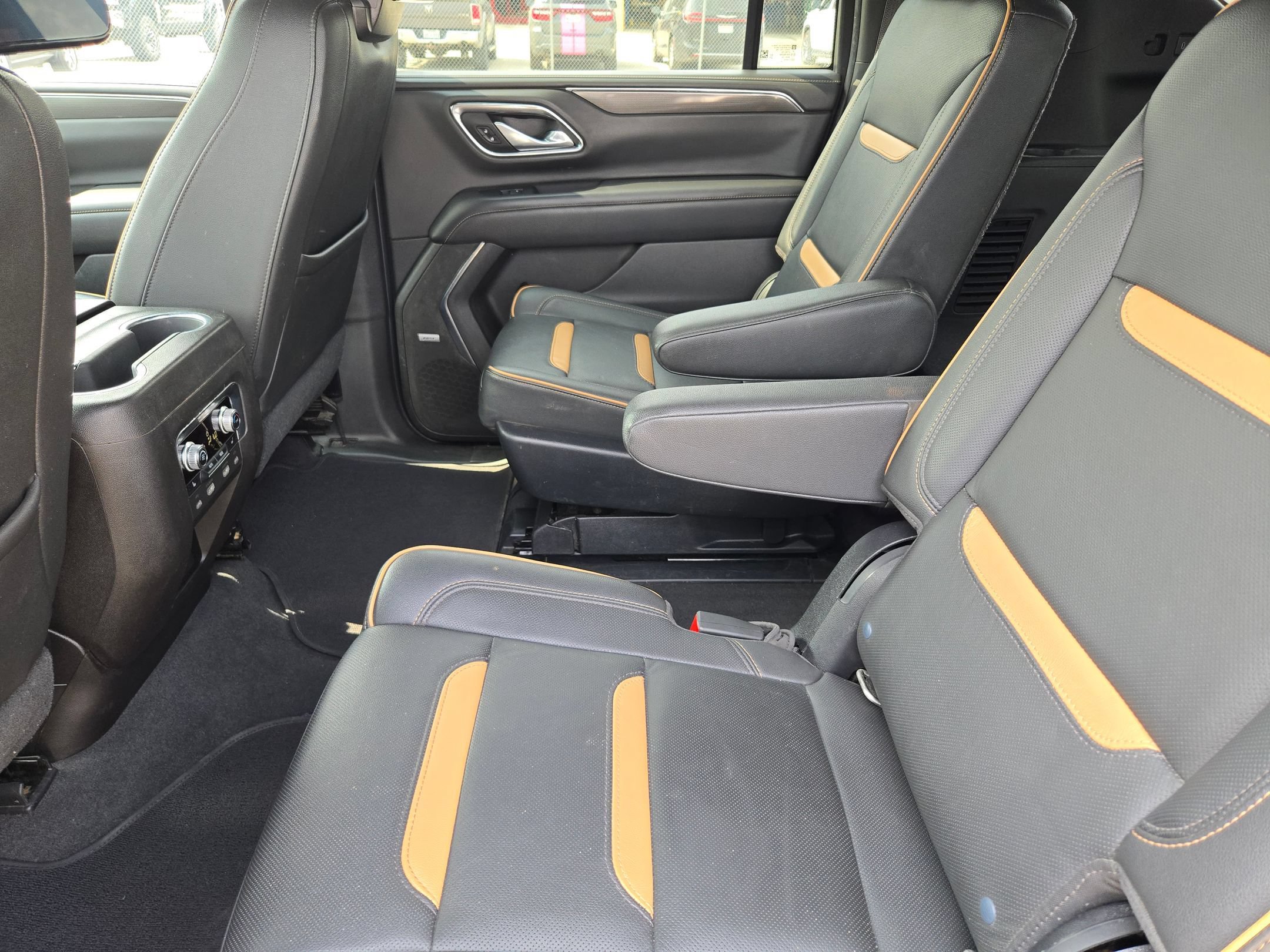 Used 2021 GMC Yukon XL AT4 w/ AT4 Premium Package AWD/4WD image 23