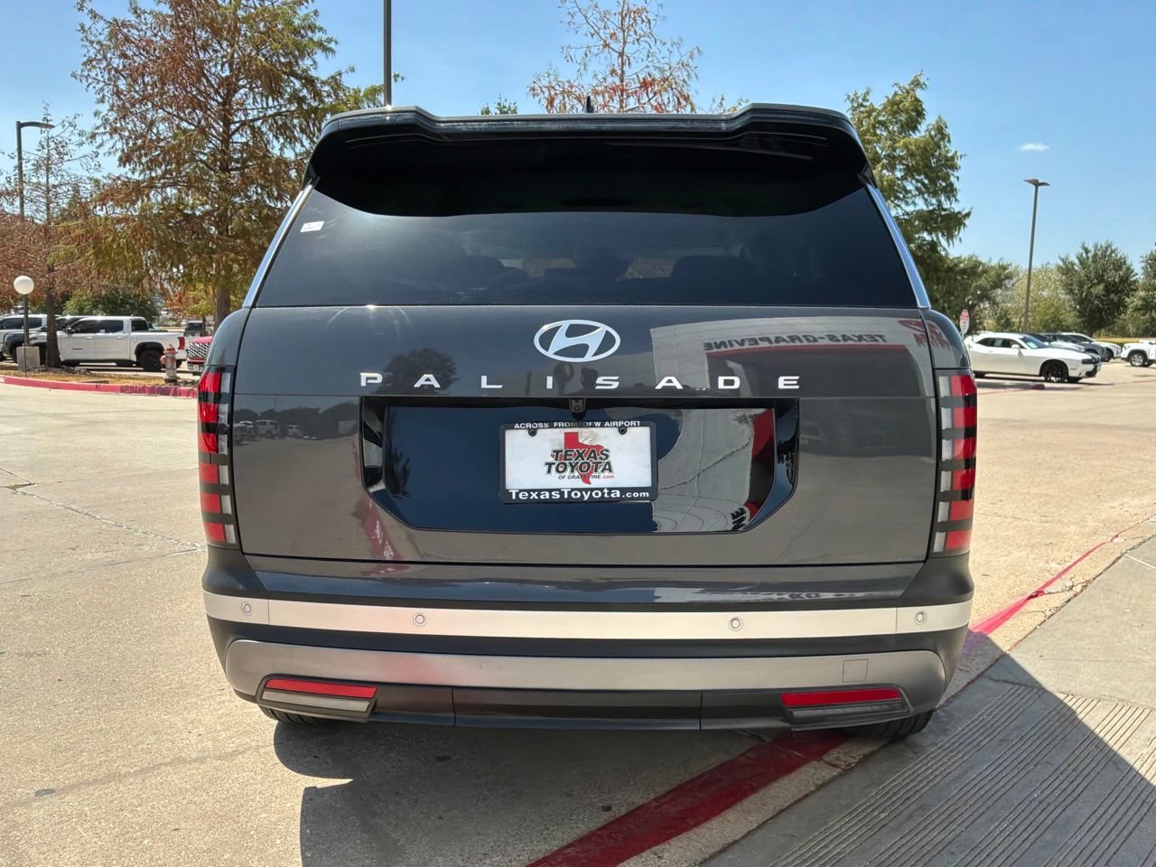 Used 2026 Hyundai Palisade SEL FWD image 7