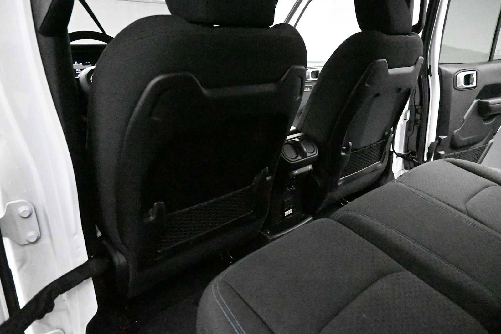Used 2024 Jeep Wrangler Unlimited Rubicon 4xe AWD/4WD image 32