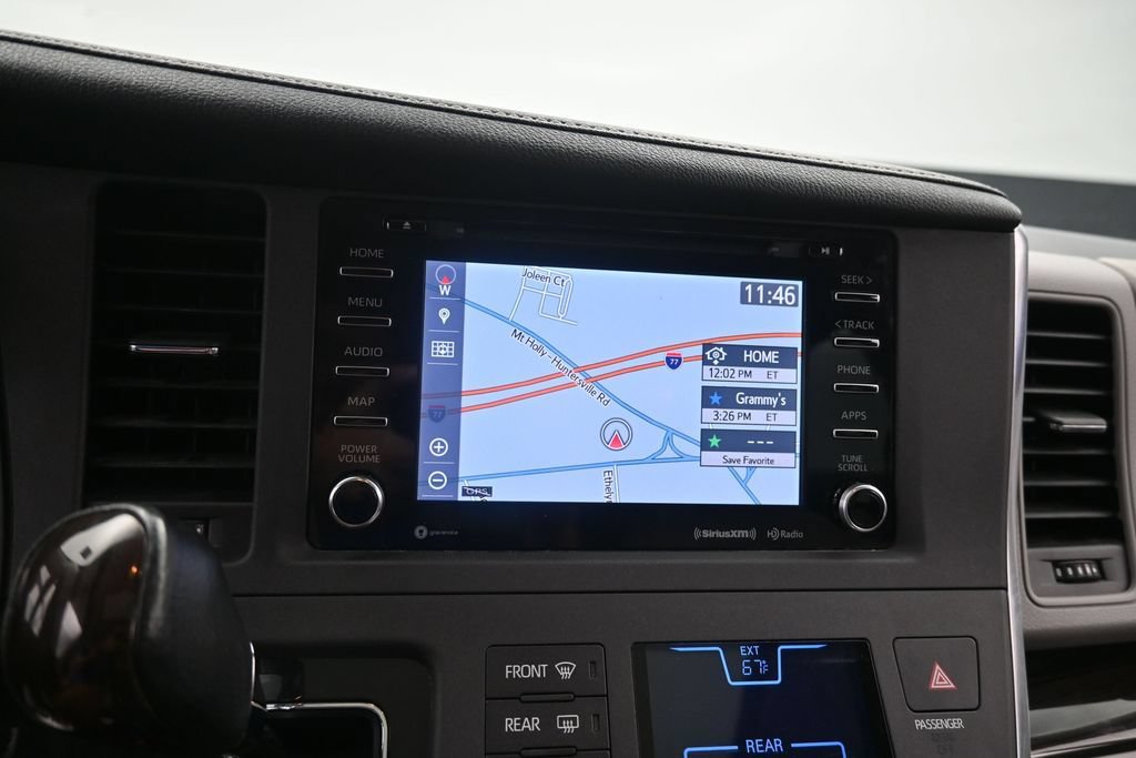 Used 2018 Toyota Sienna XLE w/ XLE Navigation Package FWD image 24