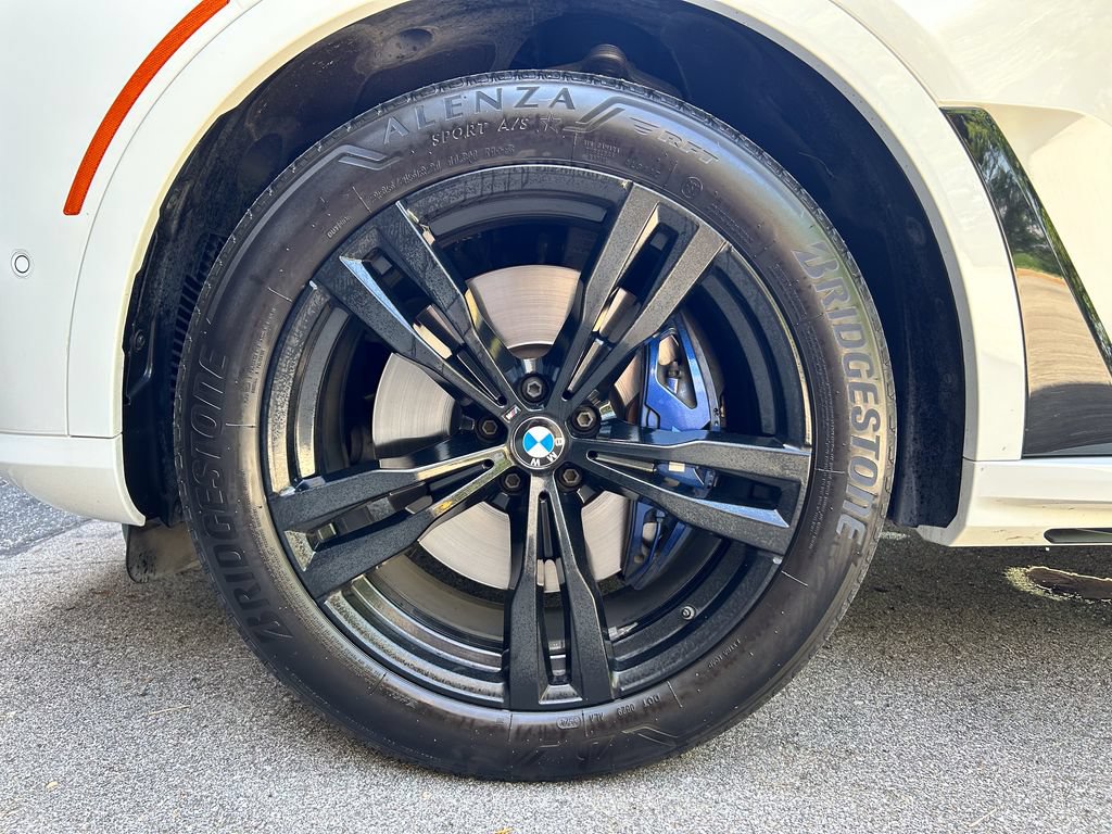 Used 2023 BMW X7 xDrive40i w/ M Sport Package AWD/4WD image 48