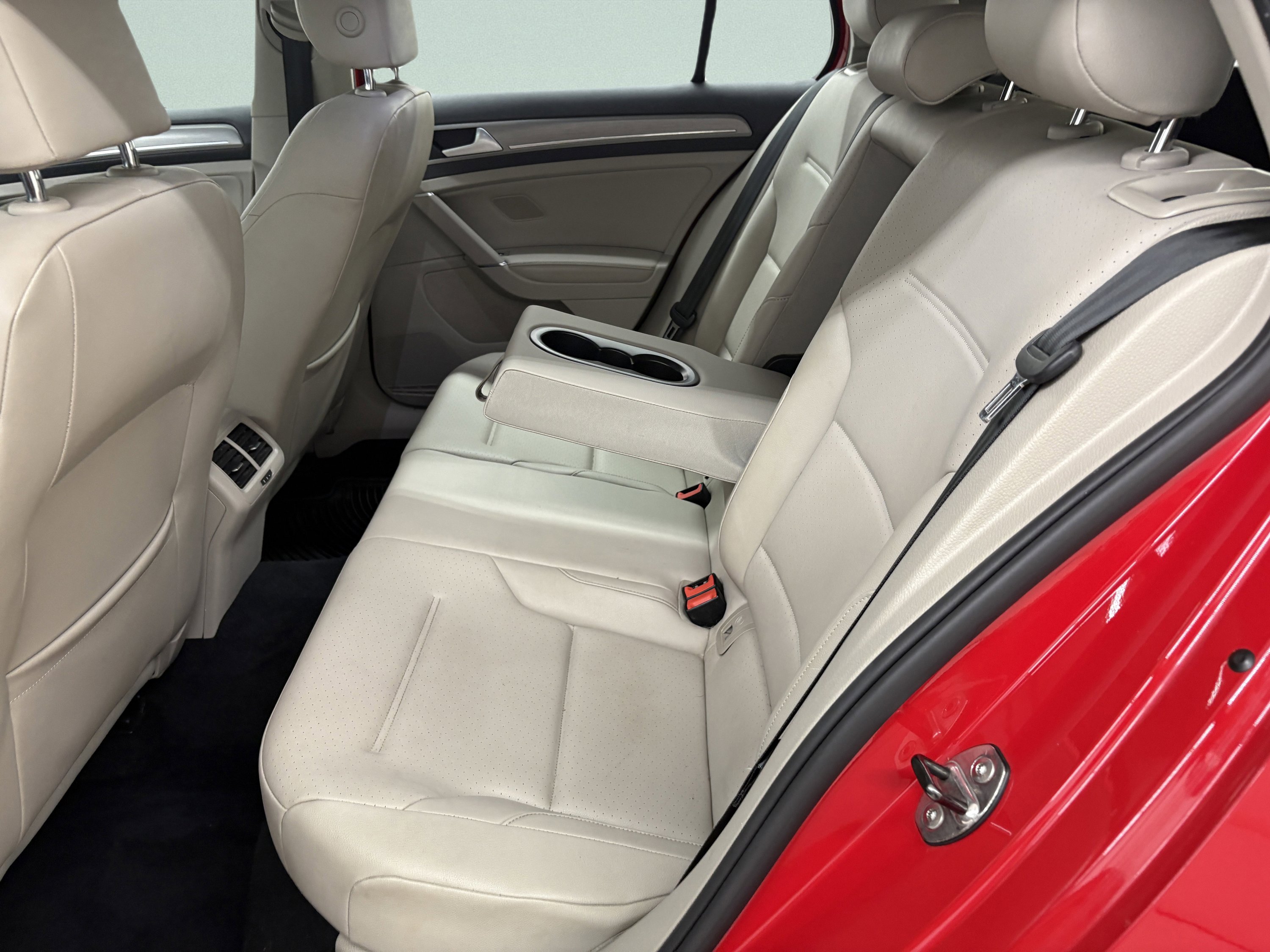 Used 2016 Volkswagen Golf SE w/ Lighting Package image 12