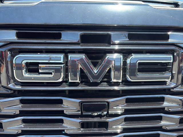 Used 2024 GMC Sierra 2500 Denali Ultimate image 11
