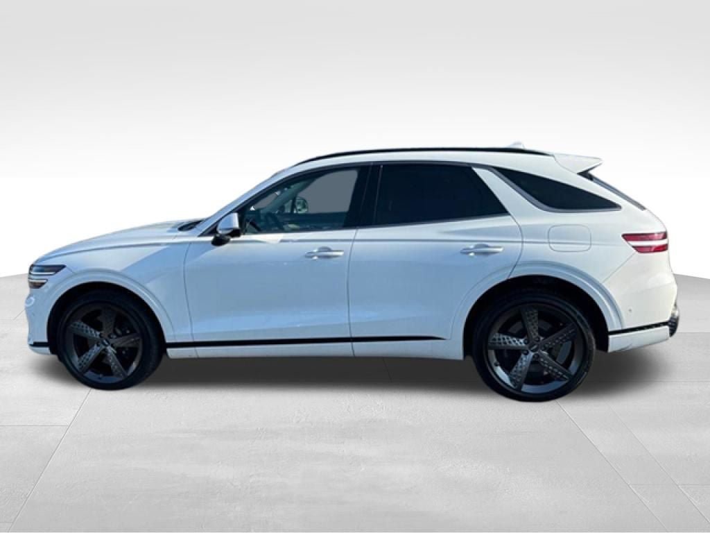 Used 2025 Genesis GV70 3.5T Sport w/ Sport Advanced Package AWD/4WD image 2