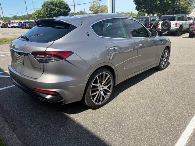 Used 2022 Maserati Levante Modena AWD/4WD image 8