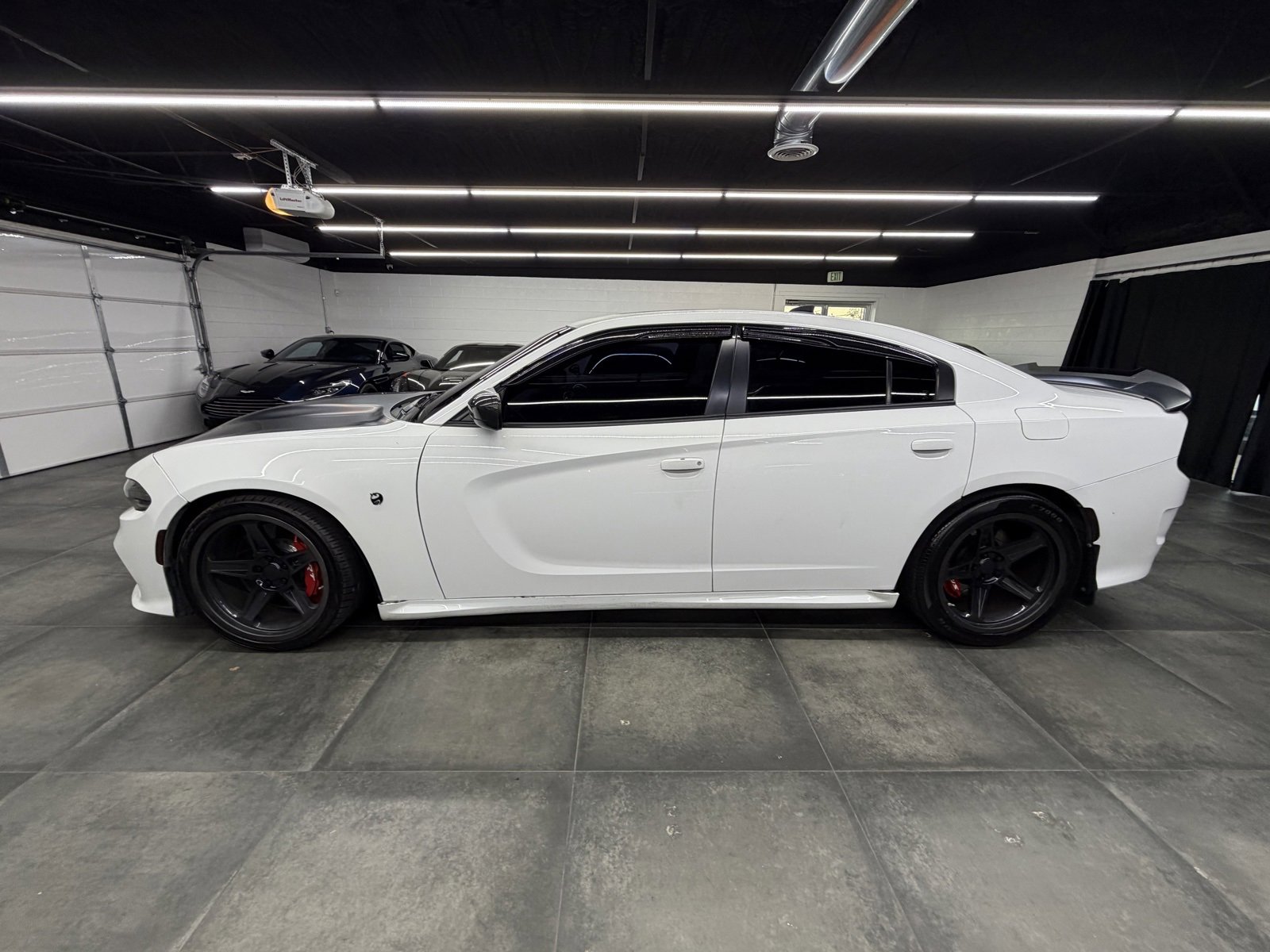 Used 2017 Dodge Charger R/T image 3