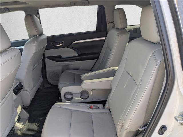 Used 2019 Toyota Highlander XLE image 19