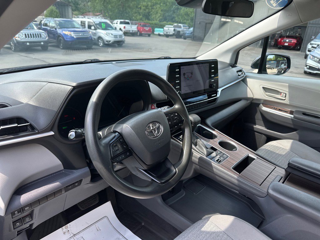 Used 2022 Toyota Sienna LE image 17
