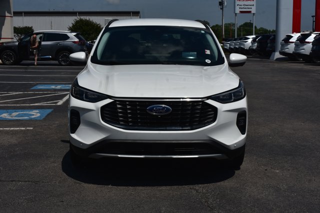 Used 2024 Ford Escape Platinum w/ Premium Technology Package AWD/4WD image 2