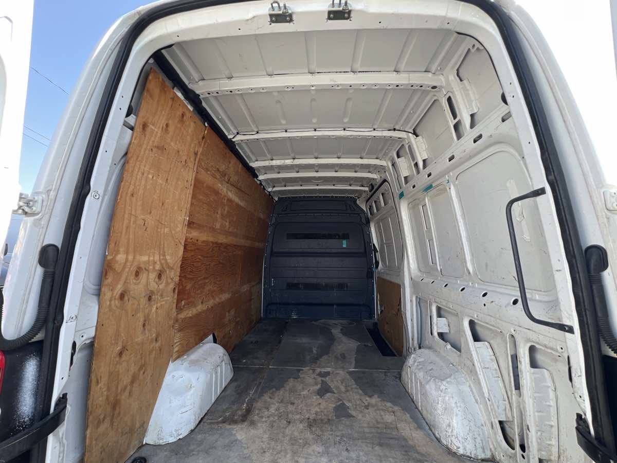 Used 2017 Mercedes-Benz Sprinter 2500 image 11