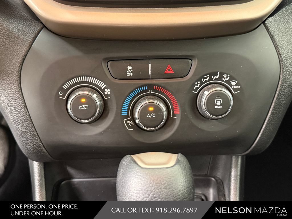 Used 2017 Jeep Cherokee Sport FWD image 26
