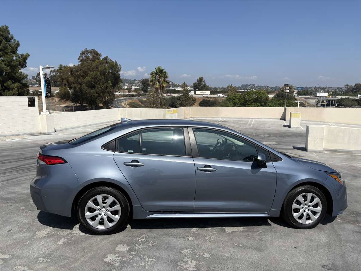 Used 2025 Toyota Corolla LE image 34