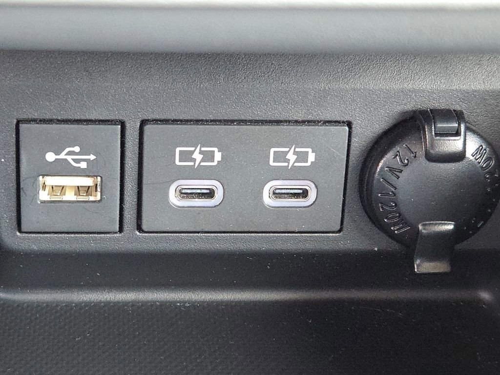 Used 2023 Toyota Highlander L image 13