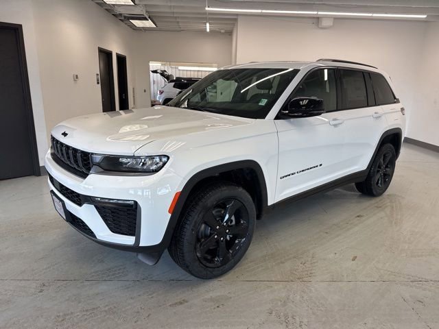 New 2026 Jeep Grand Cherokee Limited w/ Limited Altitude Package AWD/4WD image 3