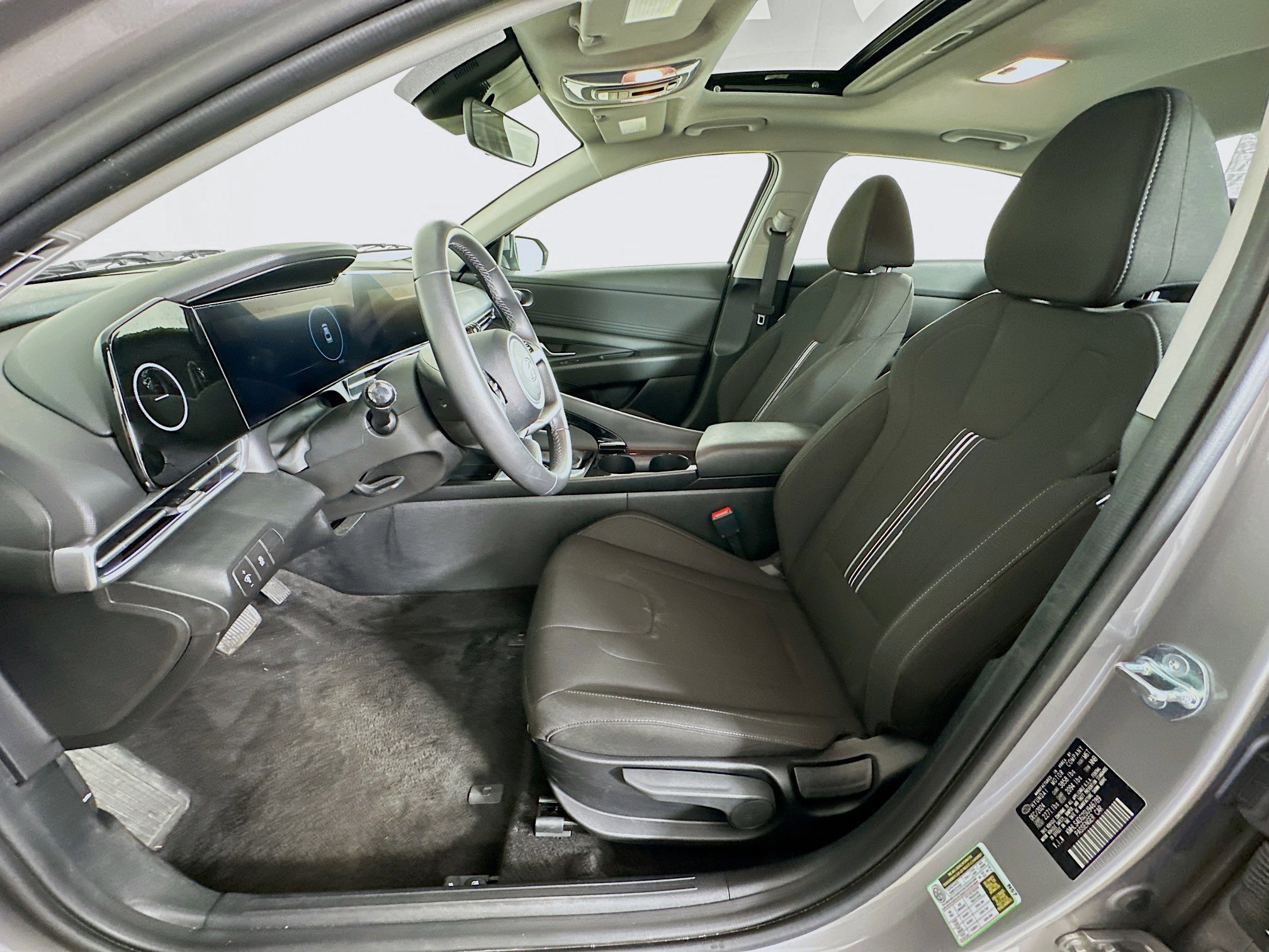 Used 2025 Hyundai Elantra SEL image 13