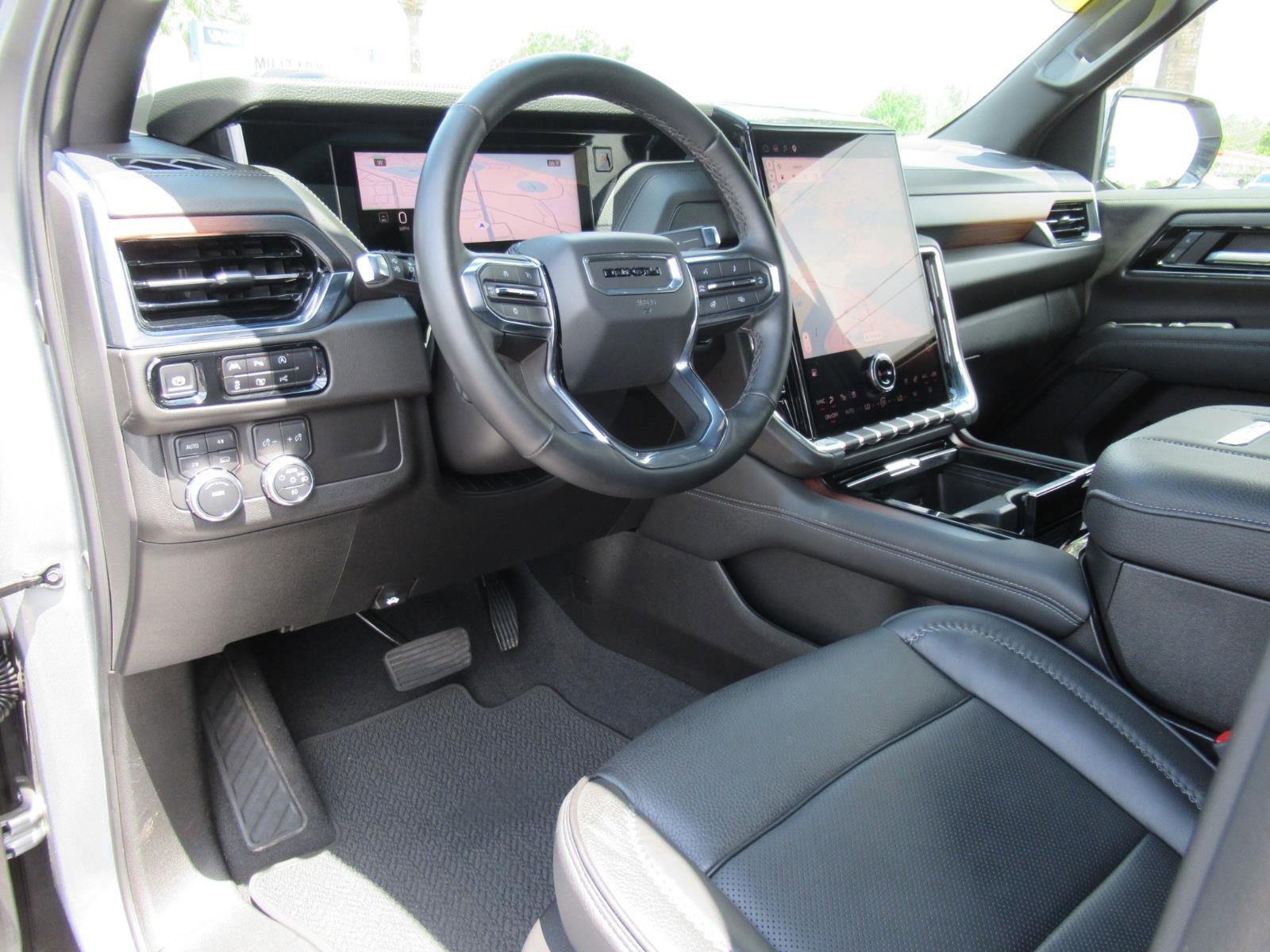 Used 2025 GMC Yukon XL Denali AWD/4WD image 17