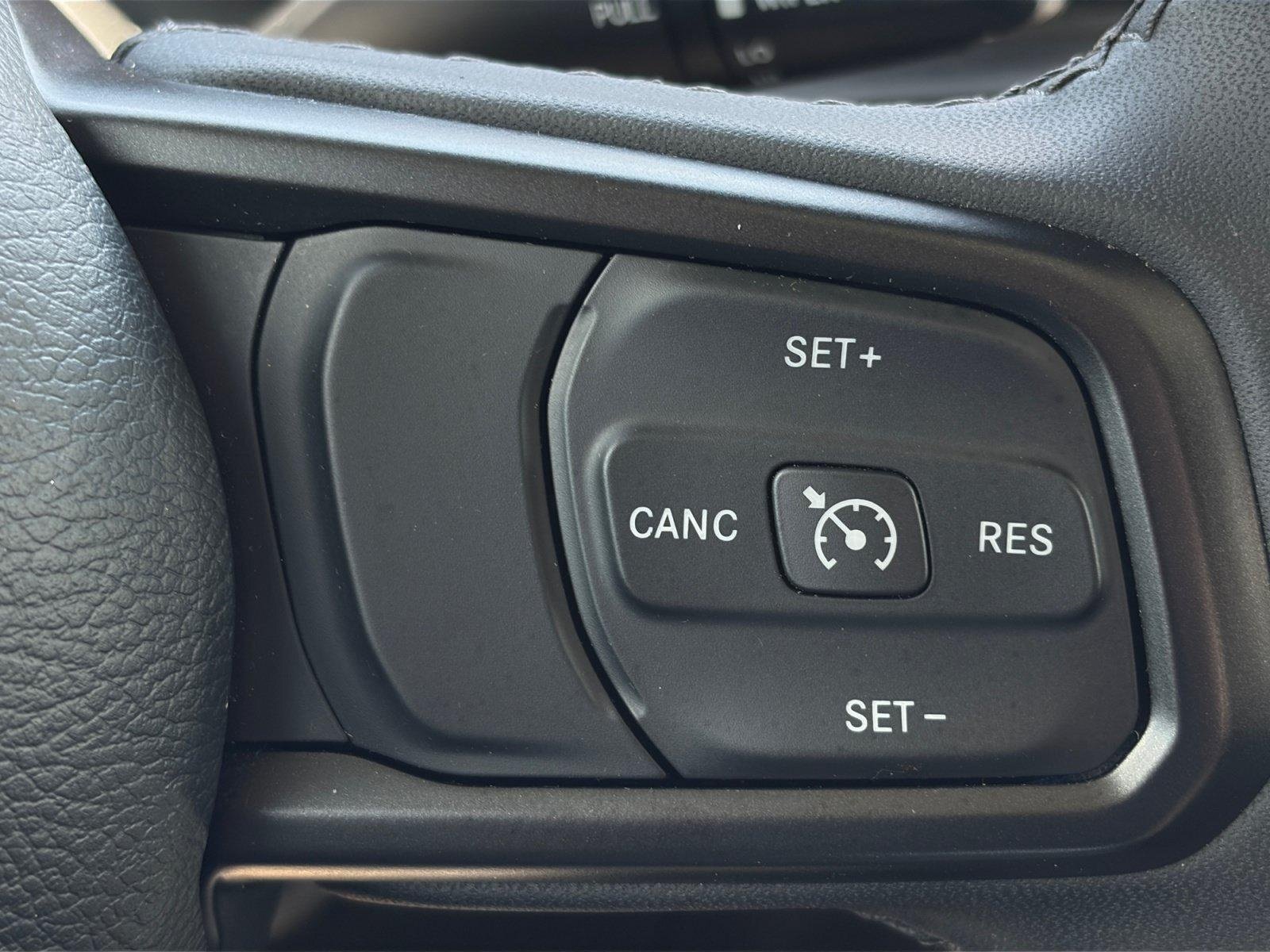 Used 2023 Jeep Gladiator Sport AWD/4WD image 27