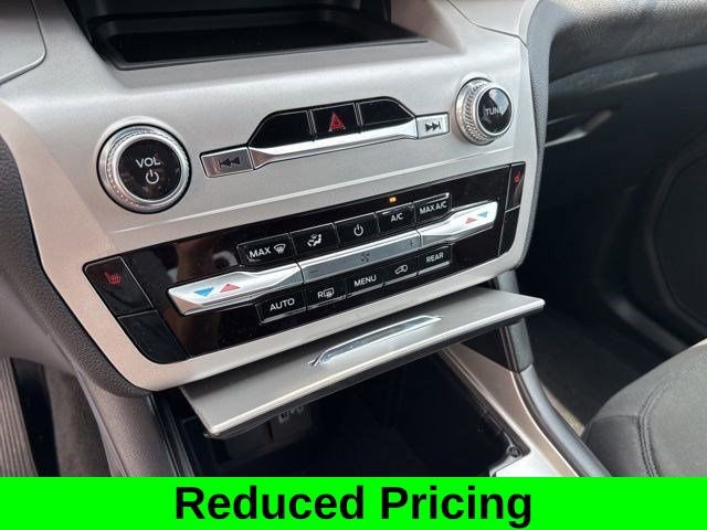 Used 2023 Ford Explorer XLT image 24